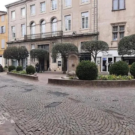 شقة T3 Hyper-centre Au Calme Tout Equipe Parking Prive كاسْتْرْ