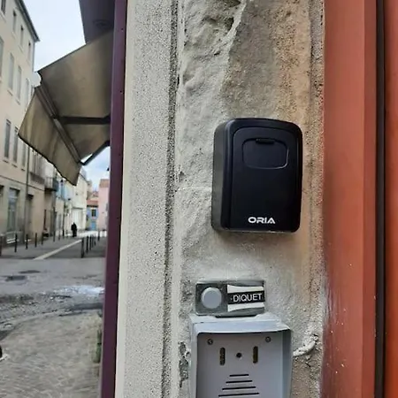 T3 Hyper-centre Au Calme Tout Equipe Parking Prive كاسْتْرْ